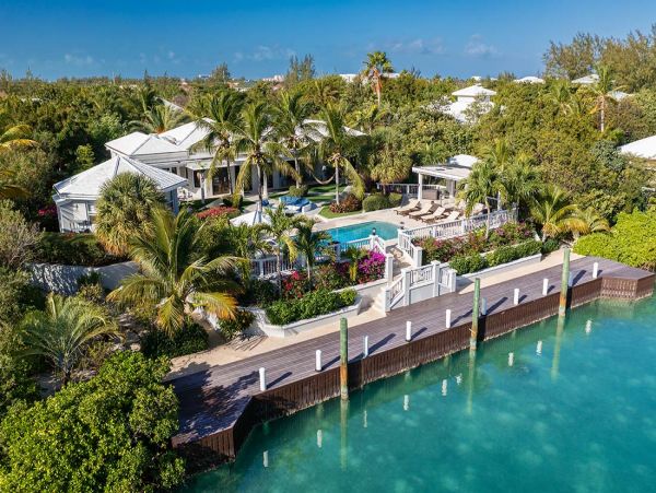 Attractive 5 Bedroom Villa with Individual Guest House