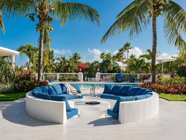 Attractive 5 Bedroom Villa with Individual Guest House