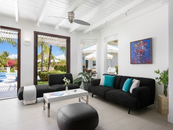 Attractive 5 Bedroom Villa with Individual Guest House
