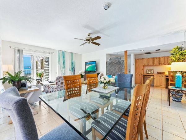 Just a Short Walk to Beach 3 Bedroom Vacation Rental Sleeps 8 Guests