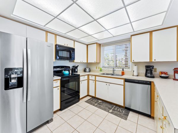 Just a Short Walk to Beach 3 Bedroom Vacation Rental Sleeps 8 Guests