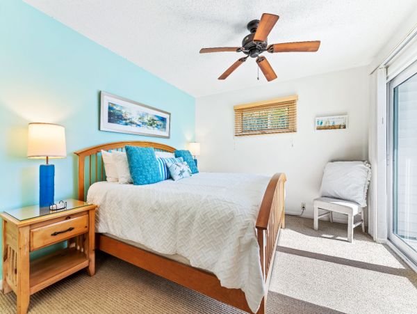 Just a Short Walk to Beach 3 Bedroom Vacation Rental Sleeps 8 Guests