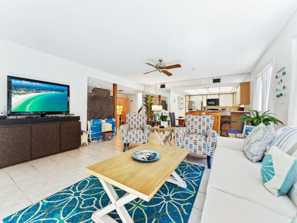 Just a Short Walk to Beach 3 Bedroom Vacation Rental Sleeps 8 Guests
