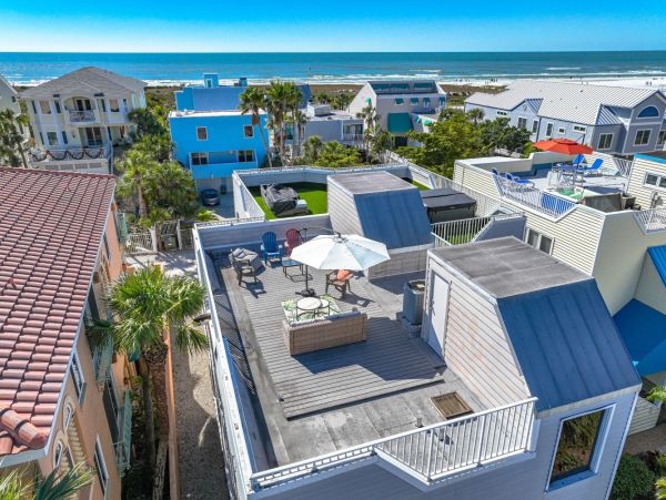 Just a Short Walk to Beach 3 Bedroom Vacation Rental Sleeps 8 Guests