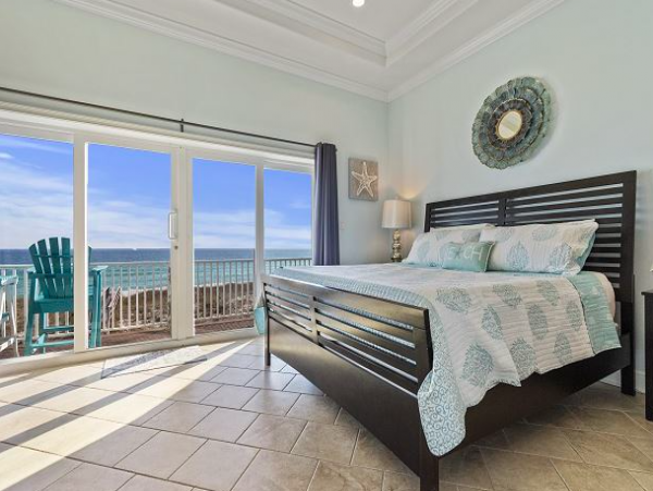 Four Bedroom Townhouse Directly on the Beach with Ocean views from each room