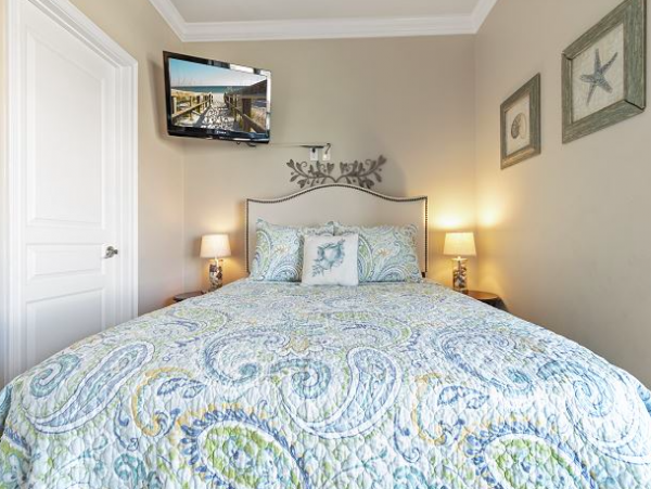 Four Bedroom Townhouse Directly on the Beach with Ocean views from each room