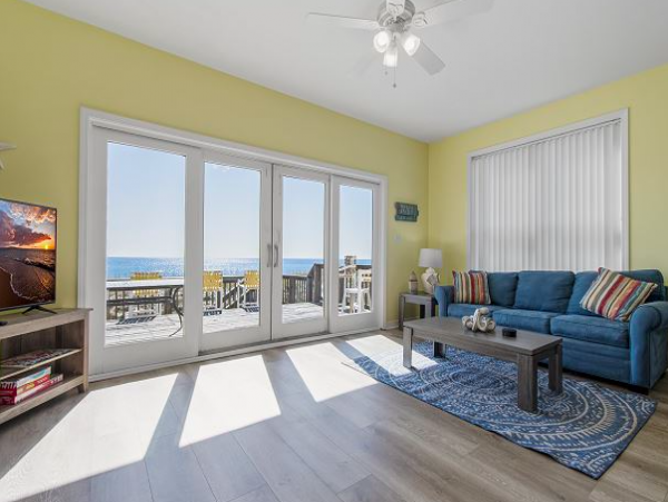 Four Bedroom- 3 bathroom Gulf front Home in Navarre