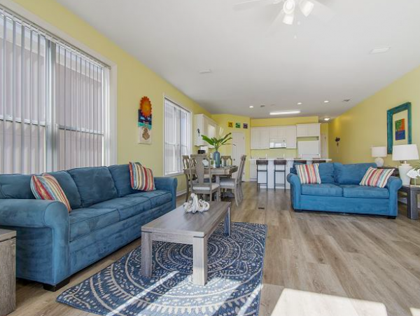 Four Bedroom- 3 bathroom Gulf front Home in Navarre
