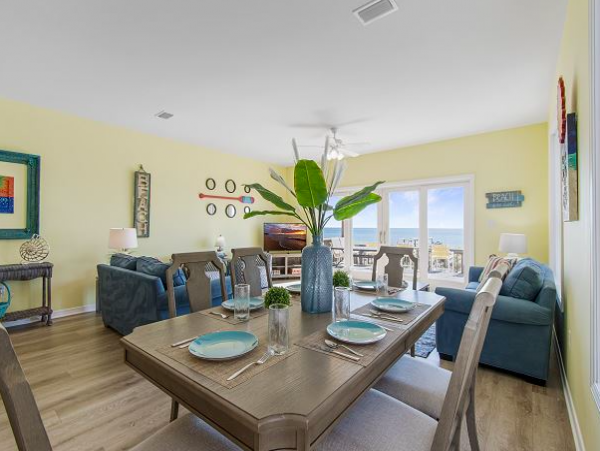 Four Bedroom- 3 bathroom Gulf front Home in Navarre