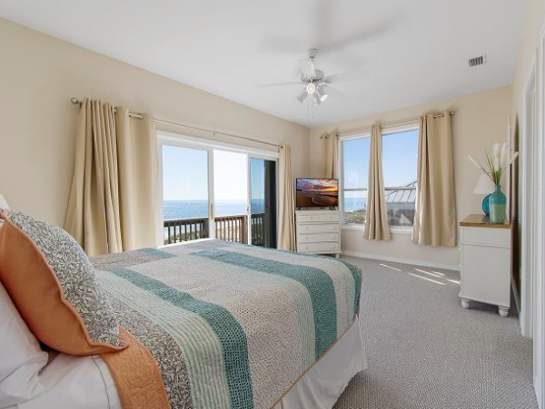Four Bedroom- 3 bathroom Gulf front Home in Navarre