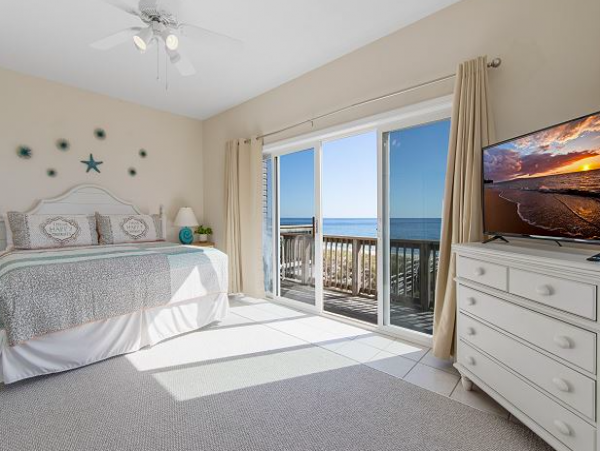 Four Bedroom- 3 bathroom Gulf front Home in Navarre