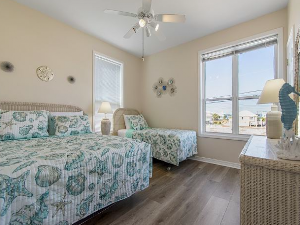 Four Bedroom- 3 bathroom Gulf front Home in Navarre