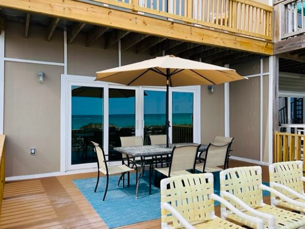 Four Bedroom- 3 bathroom Gulf front Home in Navarre