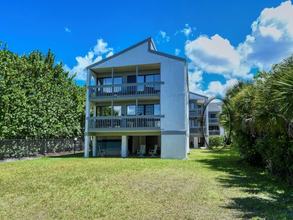 Beachfront Three Bedroom Condo Sleeps Eight Guests