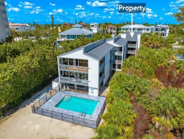 Beachfront Three Bedroom Condo Sleeps Eight Guests