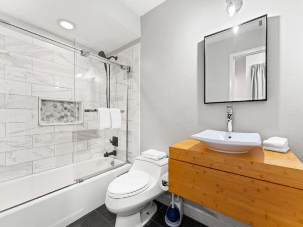 Beachfront Three Bedroom Condo Sleeps Eight Guests