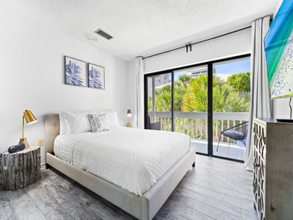 Beachfront Three Bedroom Condo Sleeps Eight Guests