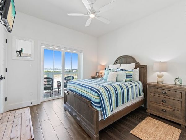 Fabulous Five Bedroom Vacation Rental in Navarre
