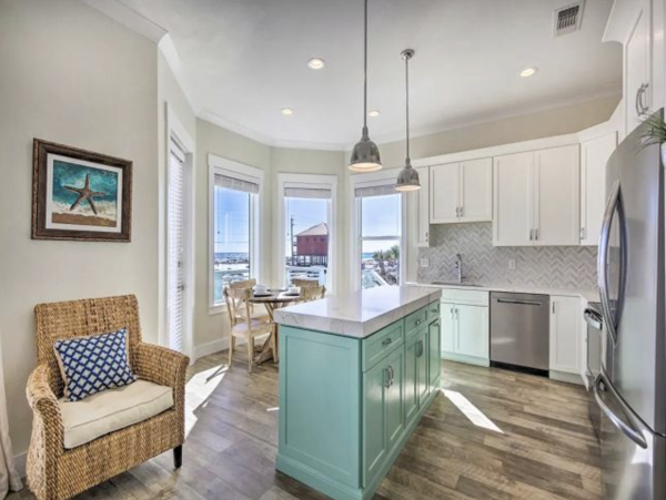 Stunning Three bedroom Beach Home Wonderful Views of the Water