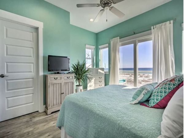 Stunning Three bedroom Beach Home Wonderful Views of the Water