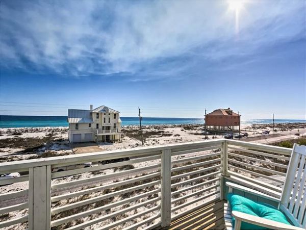 Stunning Three bedroom Beach Home Wonderful Views of the Water
