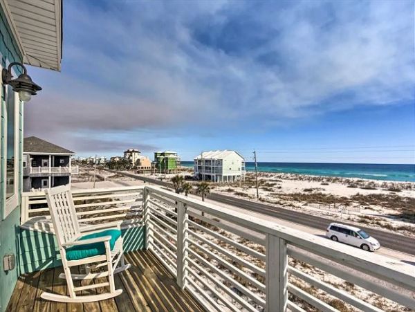 Stunning Three bedroom Beach Home Wonderful Views of the Water