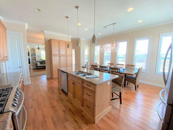 Navarre Vacation Home With Four Bedrooms & Gulf Views