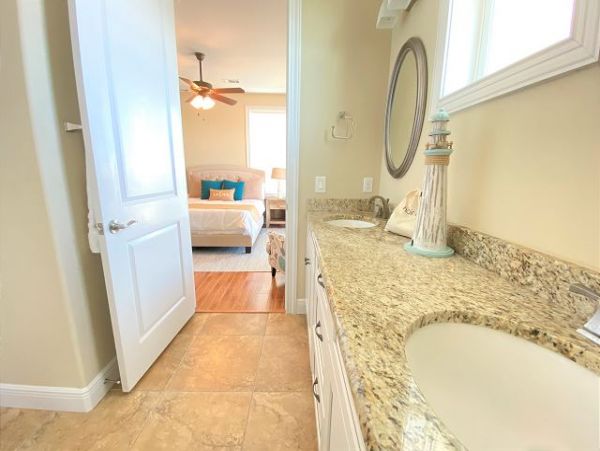 Navarre Vacation Home With Four Bedrooms & Gulf Views