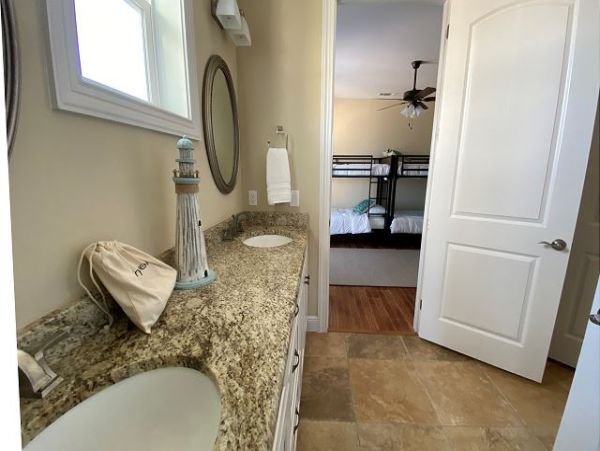 Navarre Vacation Home With Four Bedrooms & Gulf Views