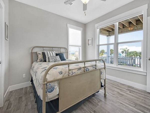 Navarre Beachfront with Private Pool