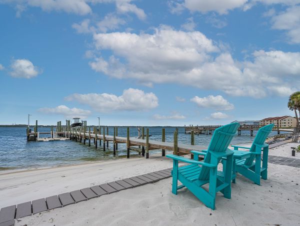 Wonderful Beach House with Water View and 5 Bedrooms
