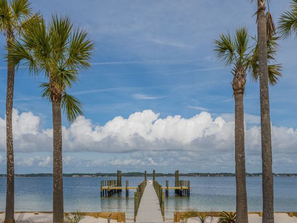 Wonderful Beach House with Water View and 5 Bedrooms