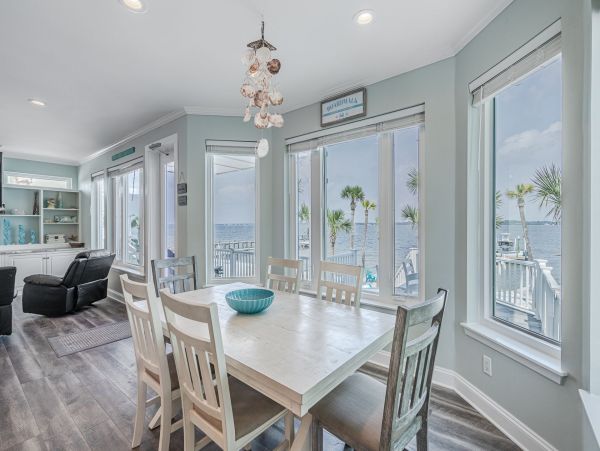 Wonderful Beach House with Water View and 5 Bedrooms