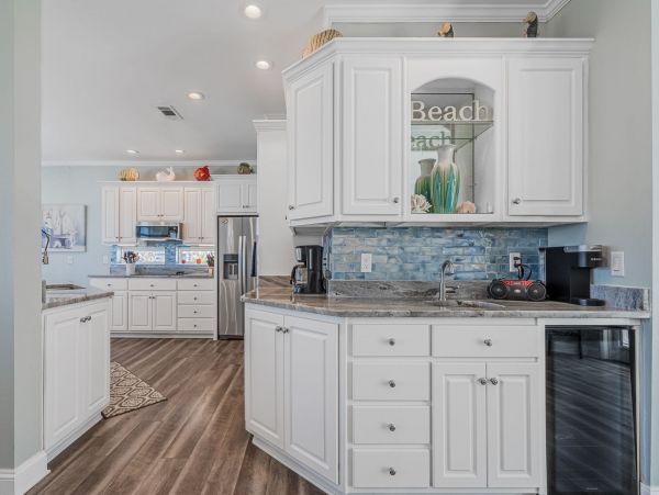 Wonderful Beach House with Water View and 5 Bedrooms