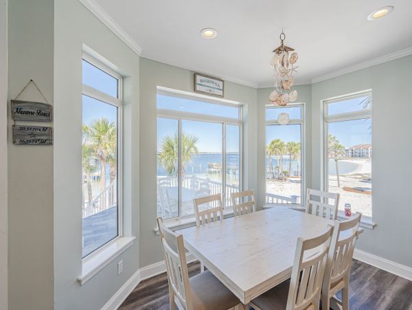 Wonderful Beach House with Water View and 5 Bedrooms