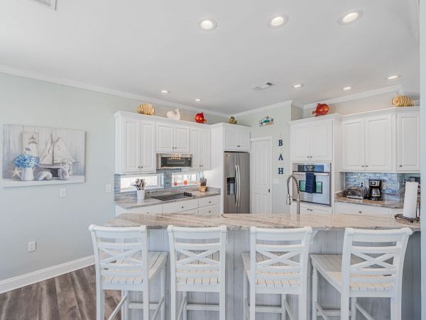 Wonderful Beach House with Water View and 5 Bedrooms