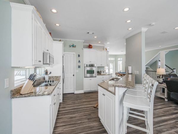 Wonderful Beach House with Water View and 5 Bedrooms