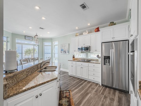 Wonderful Beach House with Water View and 5 Bedrooms