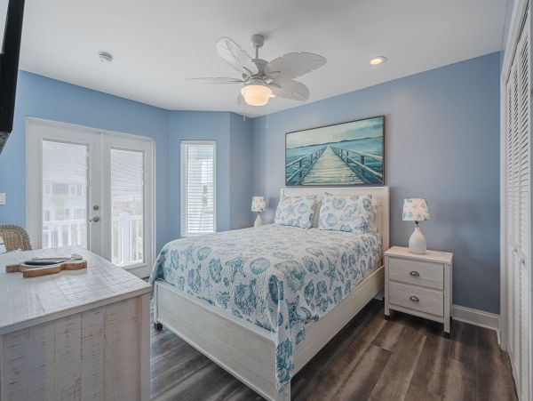 Wonderful Beach House with Water View and 5 Bedrooms
