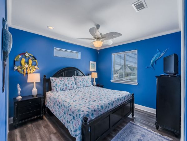 Wonderful Beach House with Water View and 5 Bedrooms