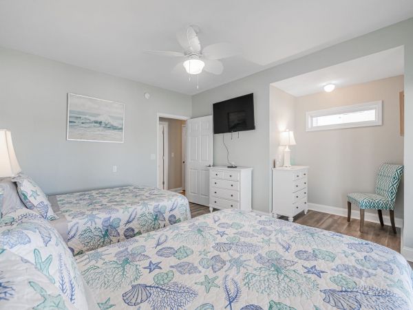 Wonderful Beach House with Water View and 5 Bedrooms