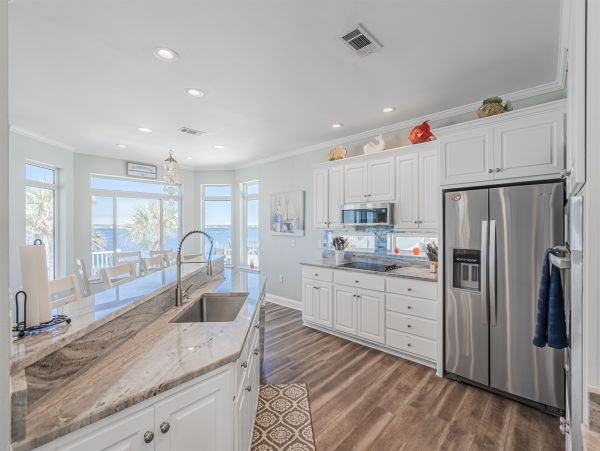 Wonderful Beach House with Water View and 5 Bedrooms