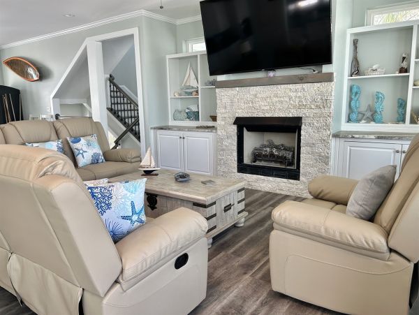 Wonderful Beach House with Water View and 5 Bedrooms