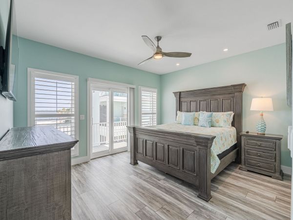 Beautiful 4 Bedroom Vacation Home in Navarre Beach