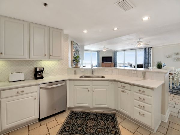 Luxurious Gulf Coast Condo with Stunning Views Navarre Beach Retreat