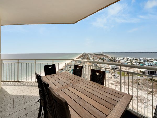Luxurious Gulf Coast Condo with Stunning Views Navarre Beach Retreat