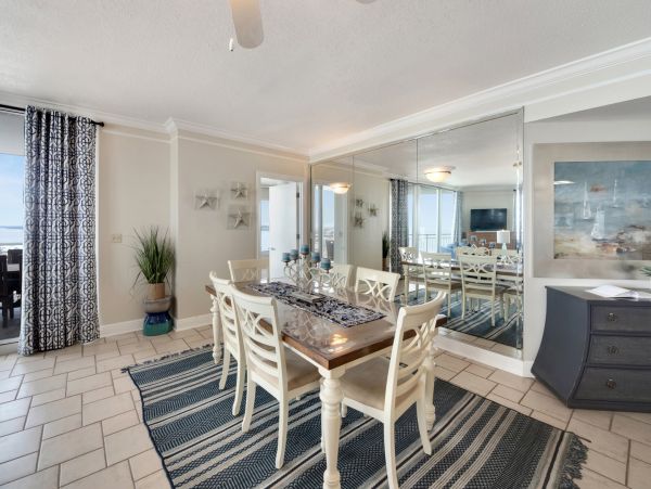 Luxurious Gulf Coast Condo with Stunning Views Navarre Beach Retreat