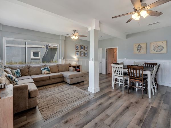 Stunning Navarre Beach Waterfront Home for Large Groups