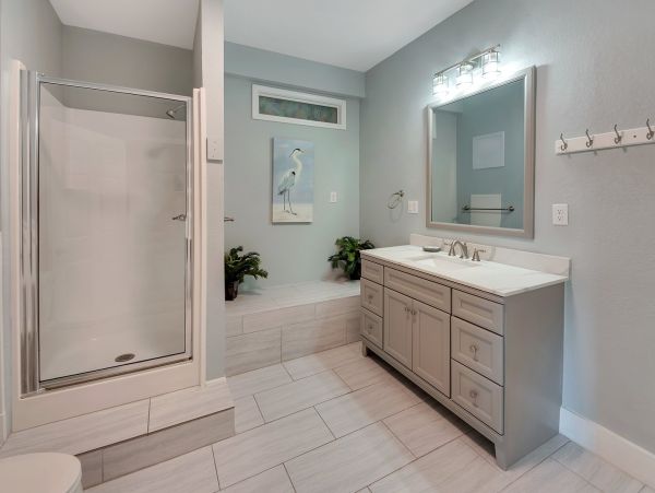 Stunning Navarre Beach Waterfront Home for Large Groups