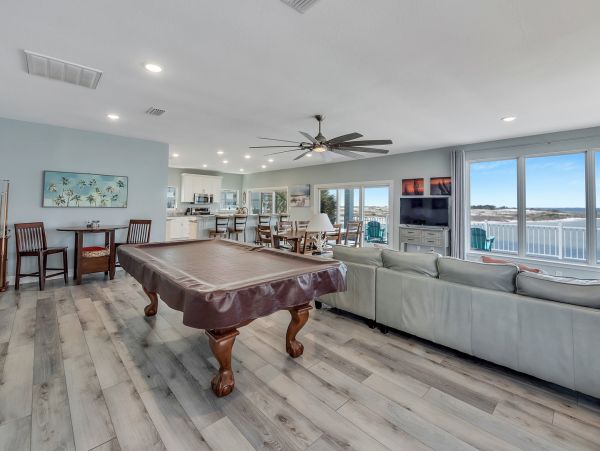 Stunning Navarre Beach Waterfront Home for Large Groups
